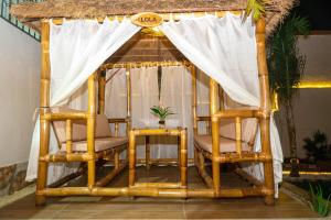 a gazebo with two chairs and a table at Chambre La Villa Kalanga in Abidjan
