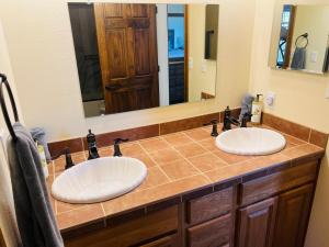 a bathroom with two sinks and a large mirror at Hilltop Bastrop Retreat in Bastrop +39 photos