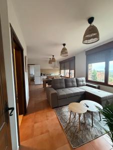 a living room with a couch and a table at Atempo Berzosa Arce in Berzosa del Lozoya
