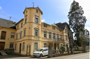 a building with a car parked in front of it at Villa Robert Heuser in Traben-Trarbach