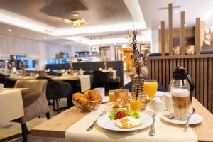 a table with food and drinks in a restaurant at Göbels Landhotel in Willingen