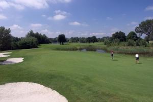 Golf facilities at a szállodákat or nearby