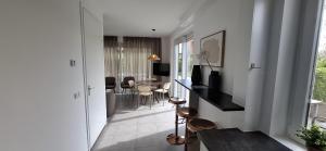 a room with a hallway with a table and chairs at Vakantiewoning Seehouse in Oostkapelle