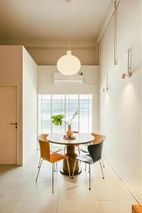 a dining room with a table and chairs at Industrial Loft Sukhumvit 3-Bedroom Designer House - 2 Min to BTS Bang Chak in Bangkok