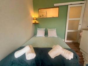 a bedroom with a bed with bandages on it at Petit cocon avec terrasse privée à Saint Barthélémy in Saint-Barthélemy-dʼAnjou