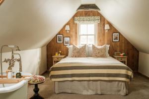 a bedroom with a bed and a window at The Black Horse in Amberley