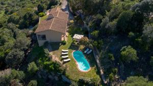 an aerial view of a house with a swimming pool at Porto Cervo-Villa La Gjanda in Abbiadori