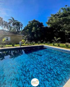 a large swimming pool with blue water at Villa Dona Jaca - Cabana 2 in Socorro +32 photos