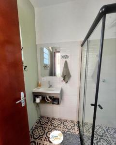 a bathroom with a sink and a shower at Villa Dona Jaca - Cabana 2 in Socorro
