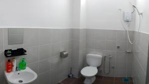 a bathroom with a toilet and a sink at D'Suriah Homestay in Tanjung Karang +5 photos