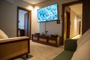 a living room with a flat screen tv on the wall at فندق جولدن بلكون-Golden Balcony Hotel in Abha