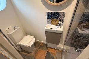 a small bathroom with a toilet and a sink at Modern Bicester Studio Self-Contained with Parking in Bicester