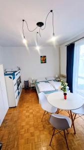 a living room with a bed and a table at Luna Rooms Oświęcim in Oświęcim