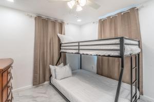a bedroom with two bunk beds and a desk at Noel Real Estate in Naples