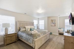 a bedroom with a bed with a dresser and windows at The Treehouse in Escondido in Washington +43 photos