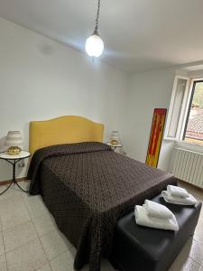 a bedroom with a bed with two towels on a stool at La rampata in Porretta Terme