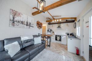 a living room with a couch and a kitchen at 1 Bed Cabin - Sleeps 2 - Pets - 2 Min To Beach in Bridlington +9 photos