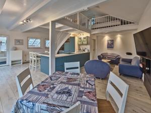 a kitchen and living room with a table and a dining room at Haus Eifelsonne in Ramscheid