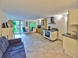a living room with a couch and a kitchen at Haus Eifelsonne in Ramscheid