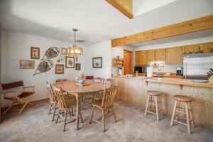a kitchen and dining room with a table and chairs at 17 Quelah Condo in Sunriver