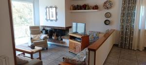 a living room with a fish tank and a tv at Torre de l'Olivera in Mediona +47 photos