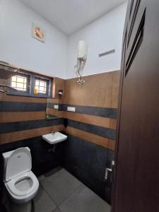 a bathroom with a toilet and a sink at Private Pool Villa Vagamon in Vagamon +23 photos
