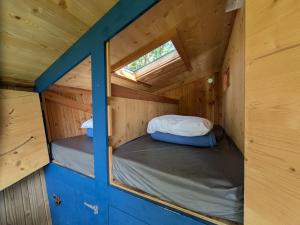 two beds in the inside of a tiny house at Camping Naéco Audierne in Plouhinec