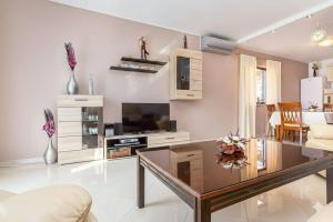 a living room with a table and a television at Apartment Vesna in Medulin