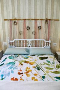 a bed with a floral quilt on it in a bedroom at Cal Marcos in Torregrosa