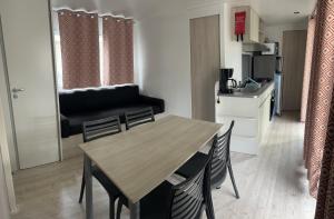 a dining room and kitchen with a table and chairs at rouge gorge in Valras-Plage