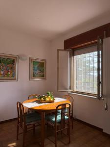 a kitchen with a table and chairs and a window at Casa Glicine in Sperlonga