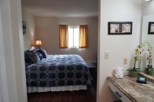 a bedroom with a bed and a window at River Place Condos #508 2BD in Pigeon Forge
