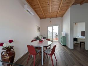 a living room with a table and chairs and a bedroom at Casas Albano 2 in Caldas da Rainha