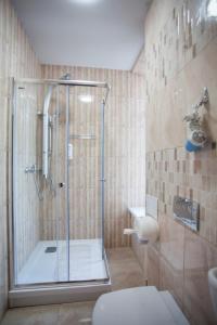 A bathroom at Hotel Zolotaya Milya