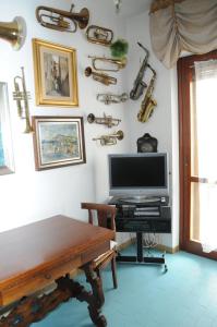 TV a/nebo společenská místnost v ubytování Ilm Cagliari