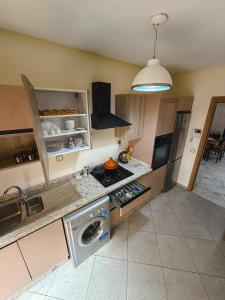 a kitchen with a sink and a stove top oven at Vivienda 01 Appartement moderne au cœur de Mohammedia , Calme et Confort in Mohammedia