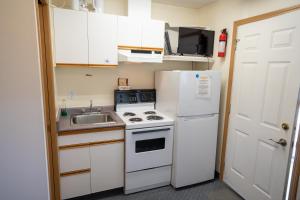 Gallery image of Blue River Motel in Blue River +7 photos