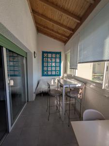 a room with a table and chairs and a bedroom at T2 Château vert in Le Grau-dʼAgde