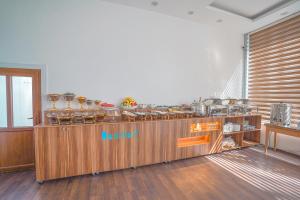 a restaurant with a counter with glasses on it at Hotel Danzha2 Erbil in Erbil +10 photos