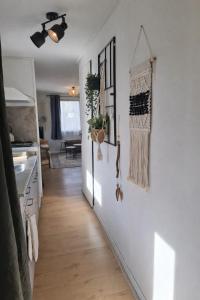 a kitchen with a hallway with white walls at Sfeervol Chalet - Gelegen In bosrijkgebied van Drenthe - Rust en Natuur in Eext +21 photos