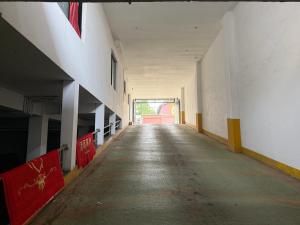an empty hallway of a building with red chairs at 海客瀛洲 Haïke-Îlezone in Abidjan +2 photos