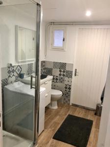 a small bathroom with a toilet and a sink at Le Petit Ekrin des Ursines in Vélizy-Villacoublay