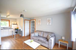 a living room with a couch and a kitchen at Cozy 1 bed flat in Stornoway in Stornoway