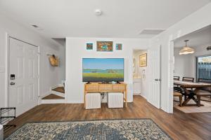 a living room with a tv and a table at The Crabby Seahorse in Emerald Isle