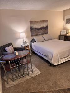 a bedroom with a bed and a table and a bed at Rustic Ridge in Granite Dells in Prescott