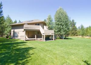 a house with a large lawn in front of it at 6 Summit View Lane in Sunriver