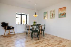 a dining room with a table and chairs at Lønstrup Apartments, Havtorn in Lønstrup