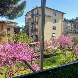 a window with a view of a building at Casa Manzoni 45 in Scandicci