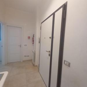 a hallway with a large door in a room at Casa Manzoni 45 in Scandicci +36 photos