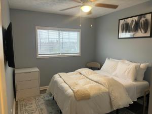 a bedroom with a bed and a window at Stylish 3BR Townhouse in Radcliff